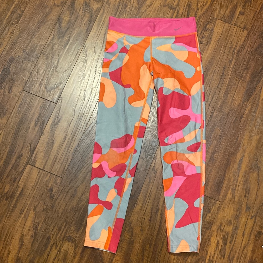 Nike Girls Camo Leggings